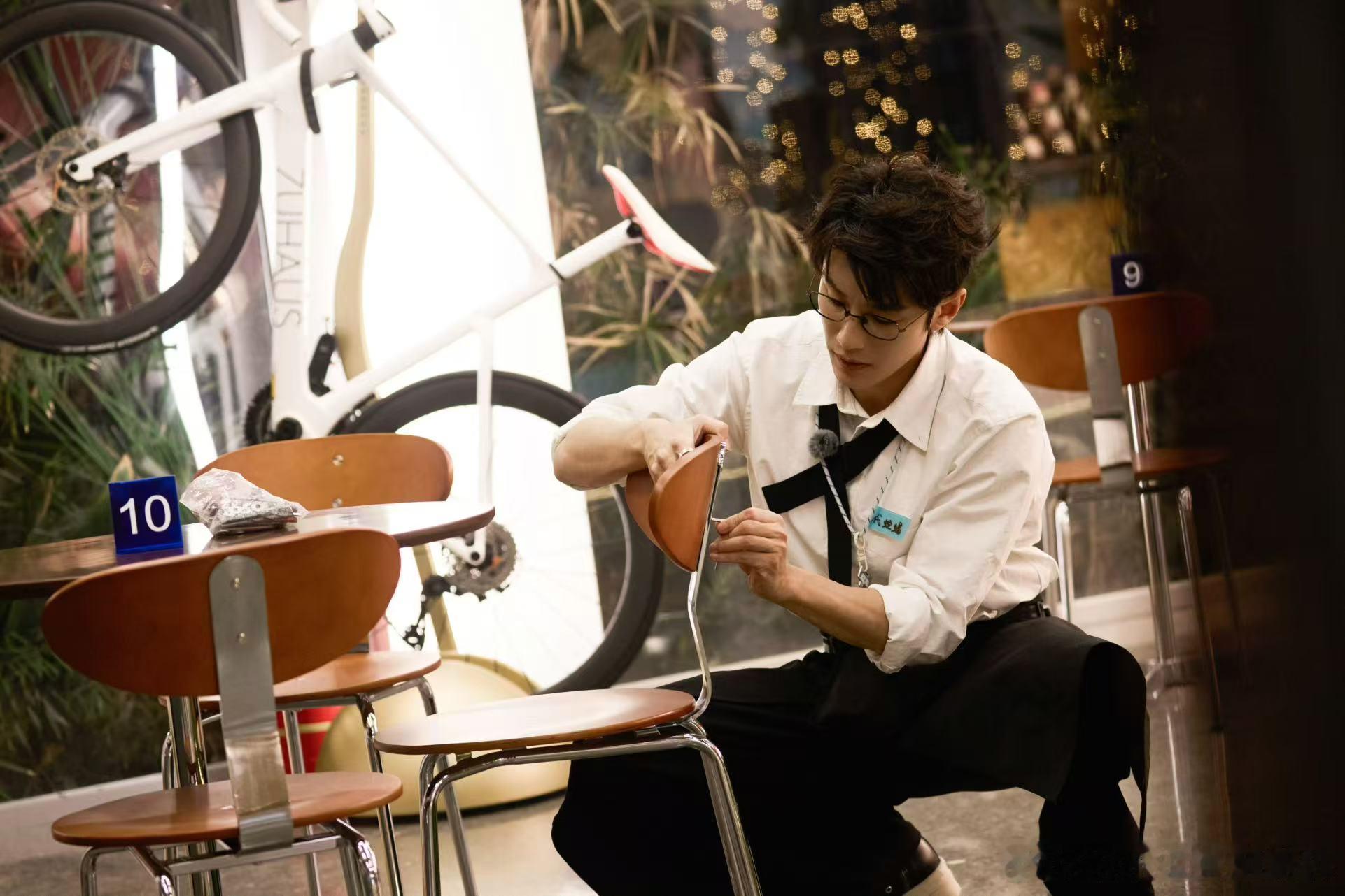 代旭自曝没戏拍时曾当录音师风华合伙人 没戏拍的时候不是回家等着，而是去当录音师留