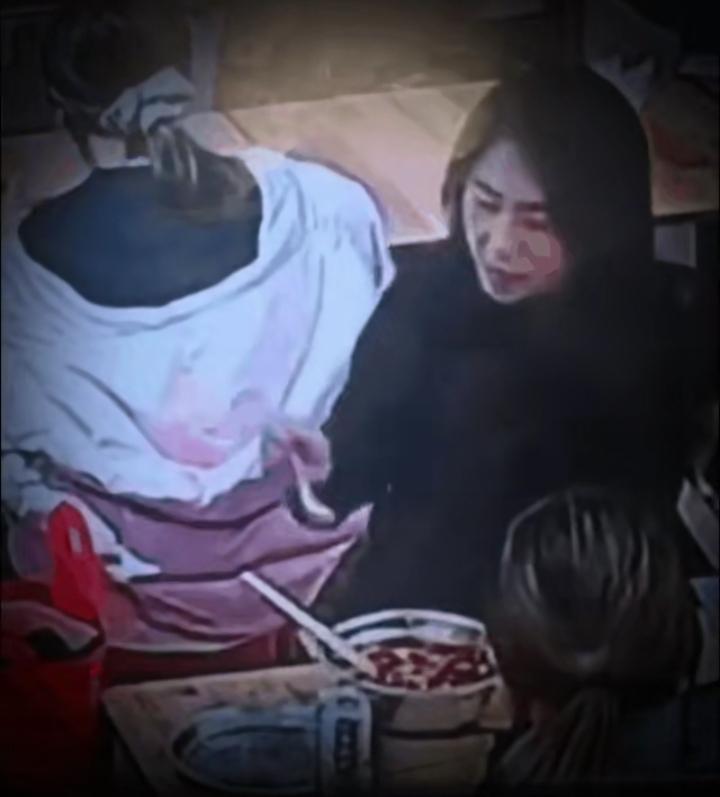 螺蛳粉泼人事件持续发酵，此刻最煎熬、最抬不起头的，不是当事人，而是她无辜的家人。