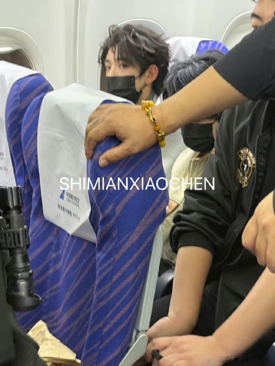 tg文铭还是坐在一起 