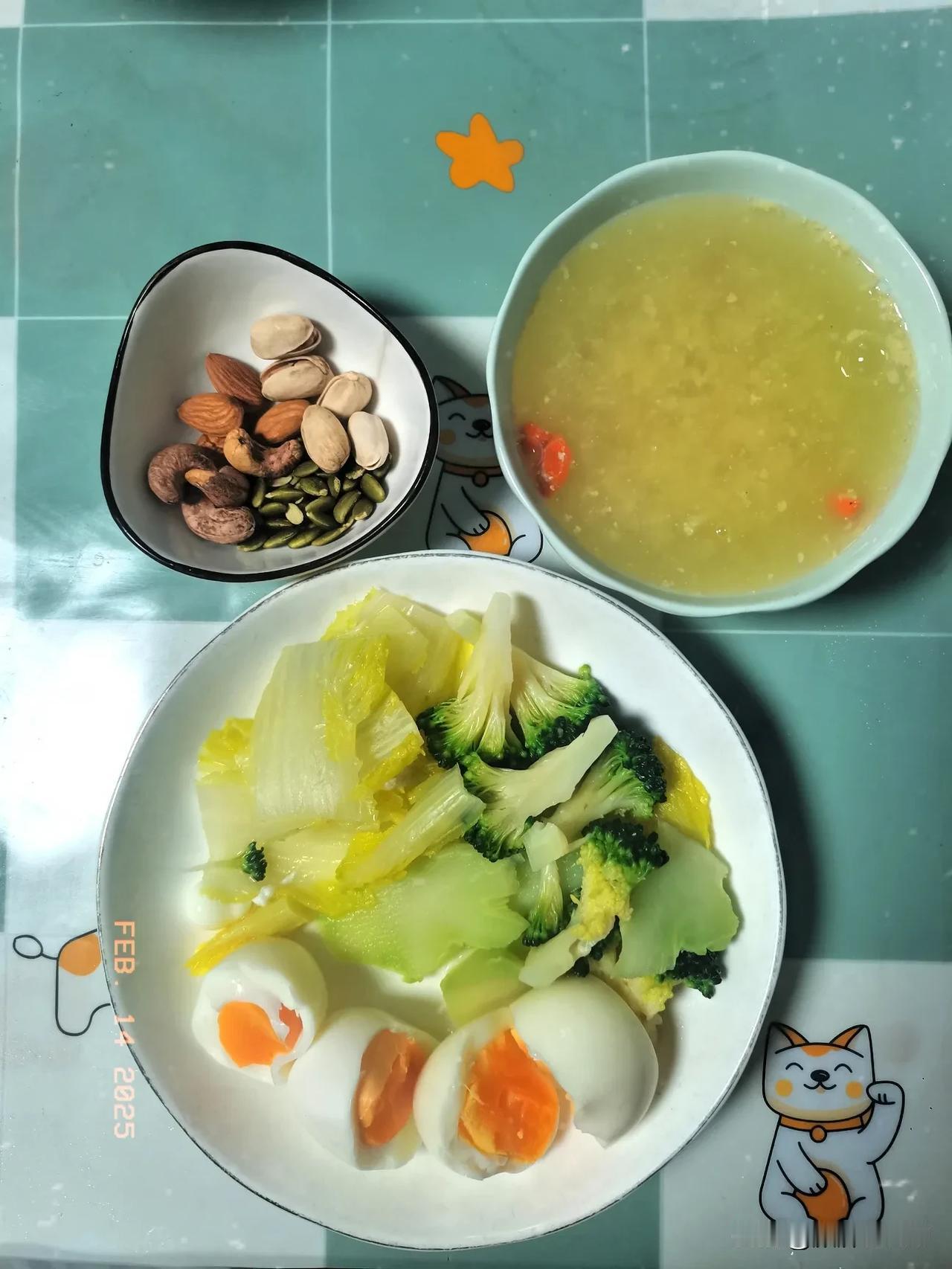 春风送暖之中年女性减脂早餐日记
主食：小麦胚芽
蛋白质：鸡蛋
蔬菜坚果：西兰花、