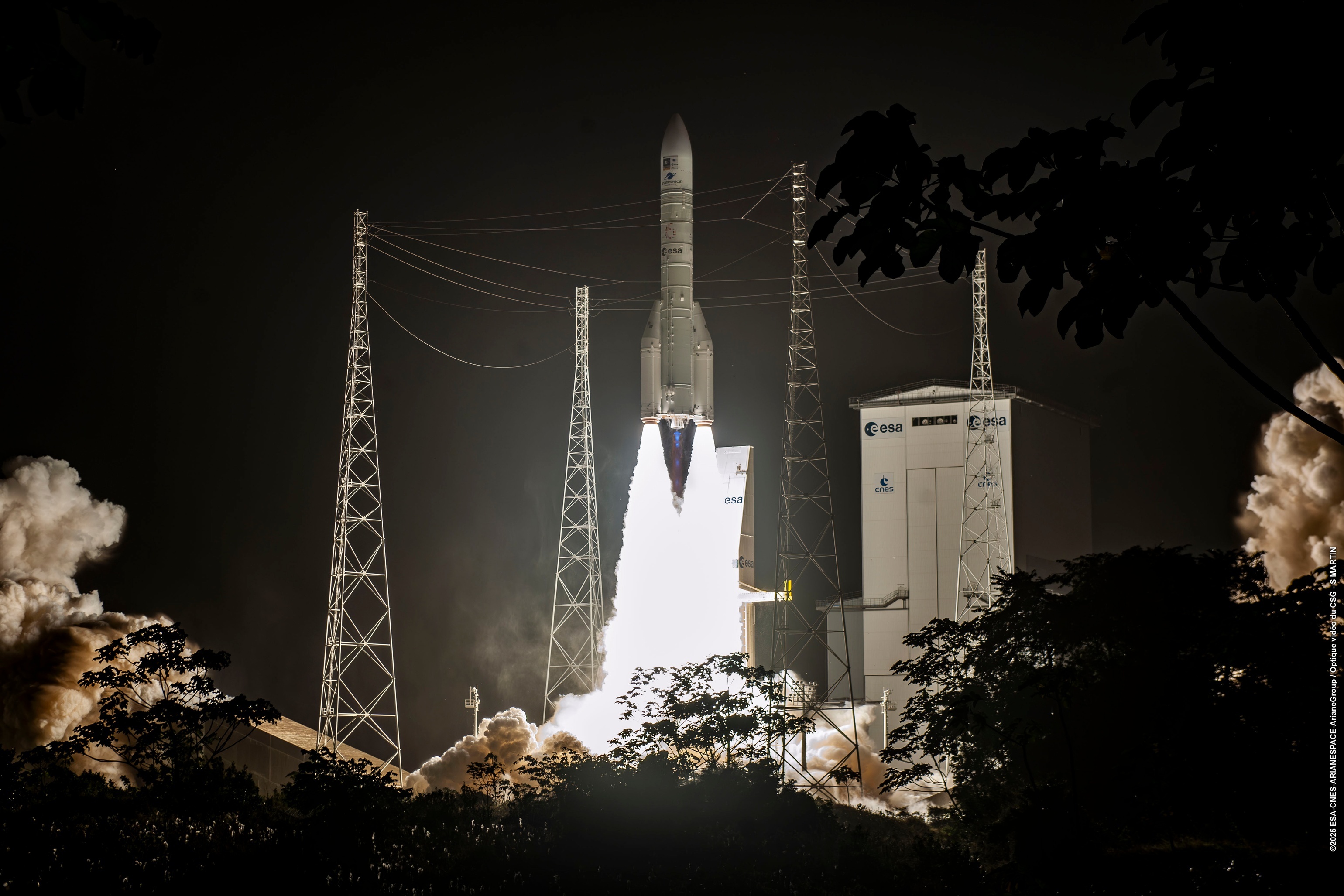 今天13:01，Arianespace在法属圭亚那库鲁航天发射场Ariane L