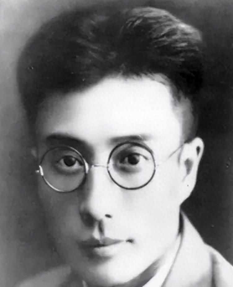 1940年毛主席识别台上演员是钱壮飞女儿，亲自握手并设宴款待她，这背后有什么感人