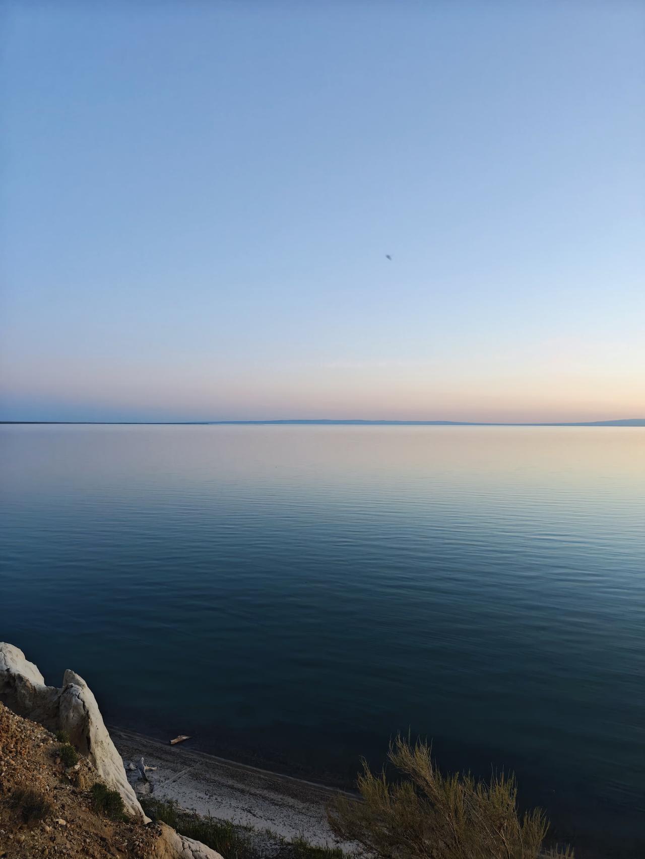 踏碎碧海擒苍龙，浪推怒令九重天兵，
天宽为我作披风，地阔驰跃为我纵横，
天若为物