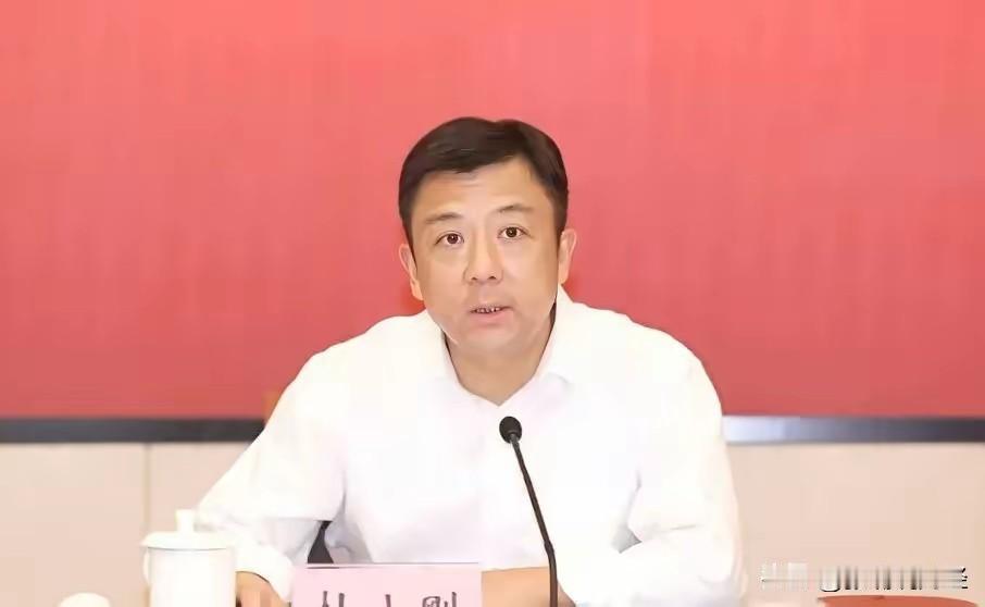 无锡市委书记杜小刚卸任，去向未明

9月19日，据江苏先锋消息，江苏省委决定：蒋