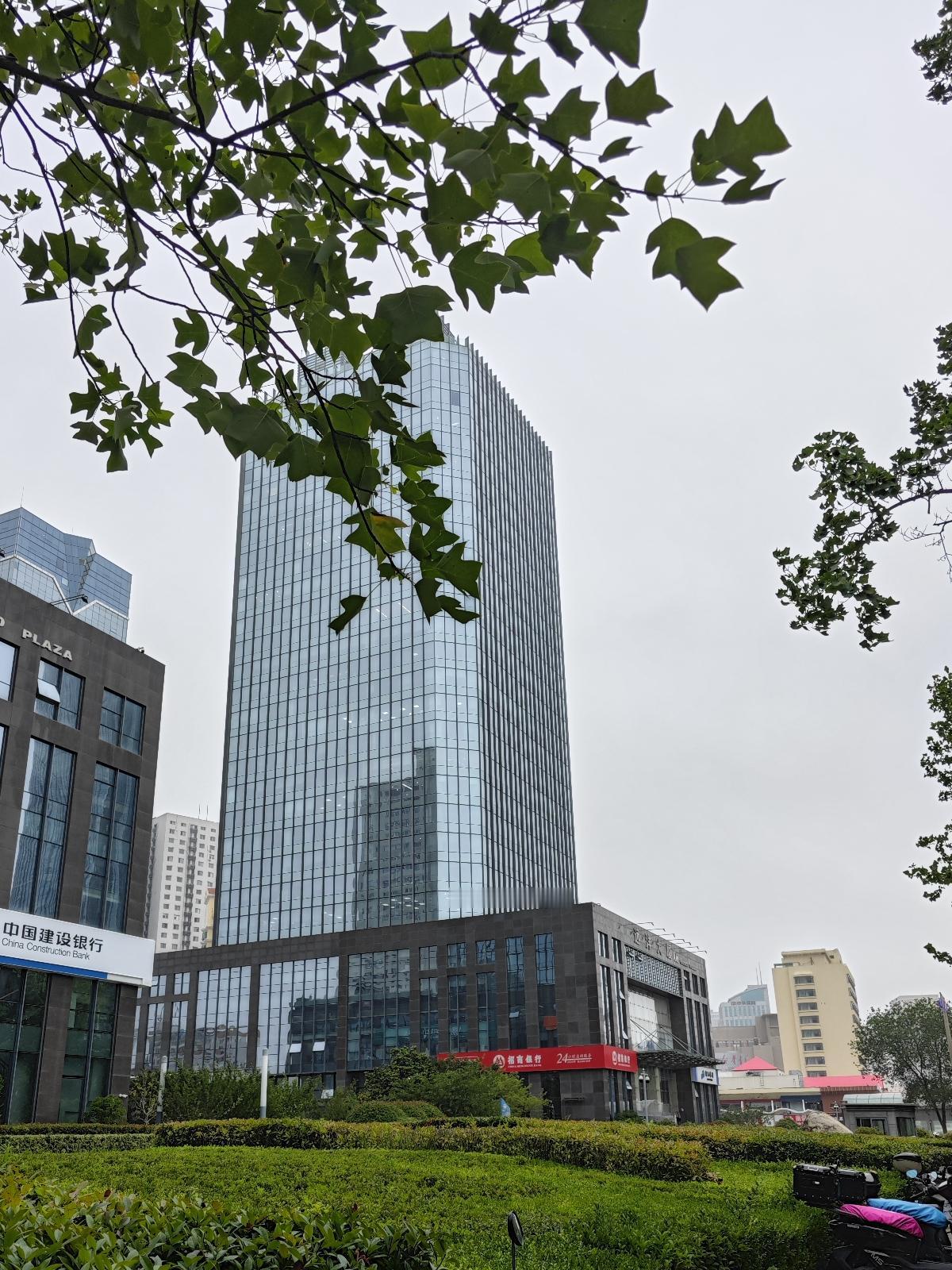 赎出来以后，又不想再在原银行存了，就想着再换一家银行。
权衡再三，还是来到了“H
