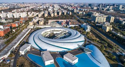 伊犁师范大学在新疆伊犁哈萨克自治州伊宁市，有“塞外江南”之称。这所学校来头不小—
