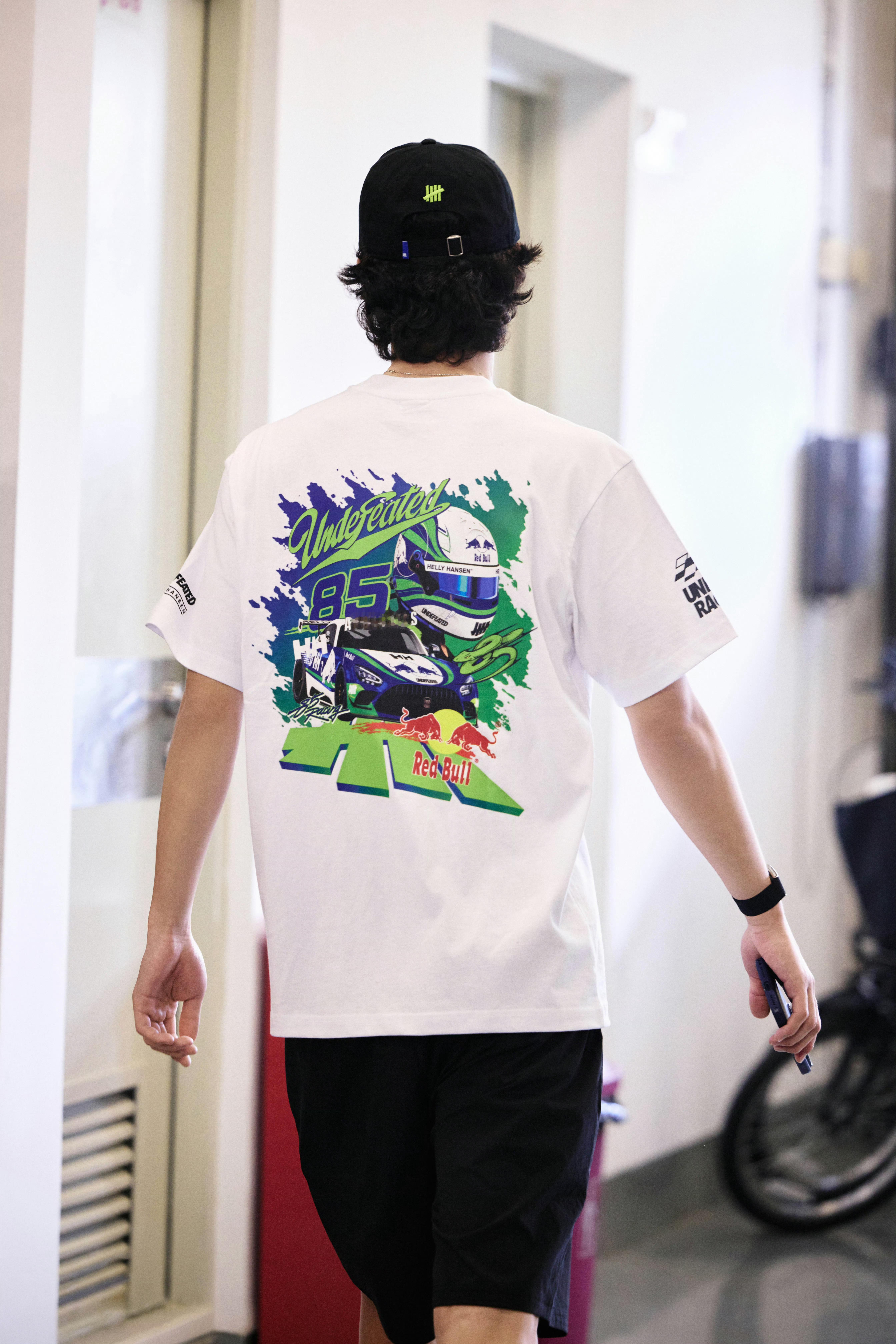 王一博 wyb85racing 把今天过好，就是给未来最好的准备。早安💚​​​
