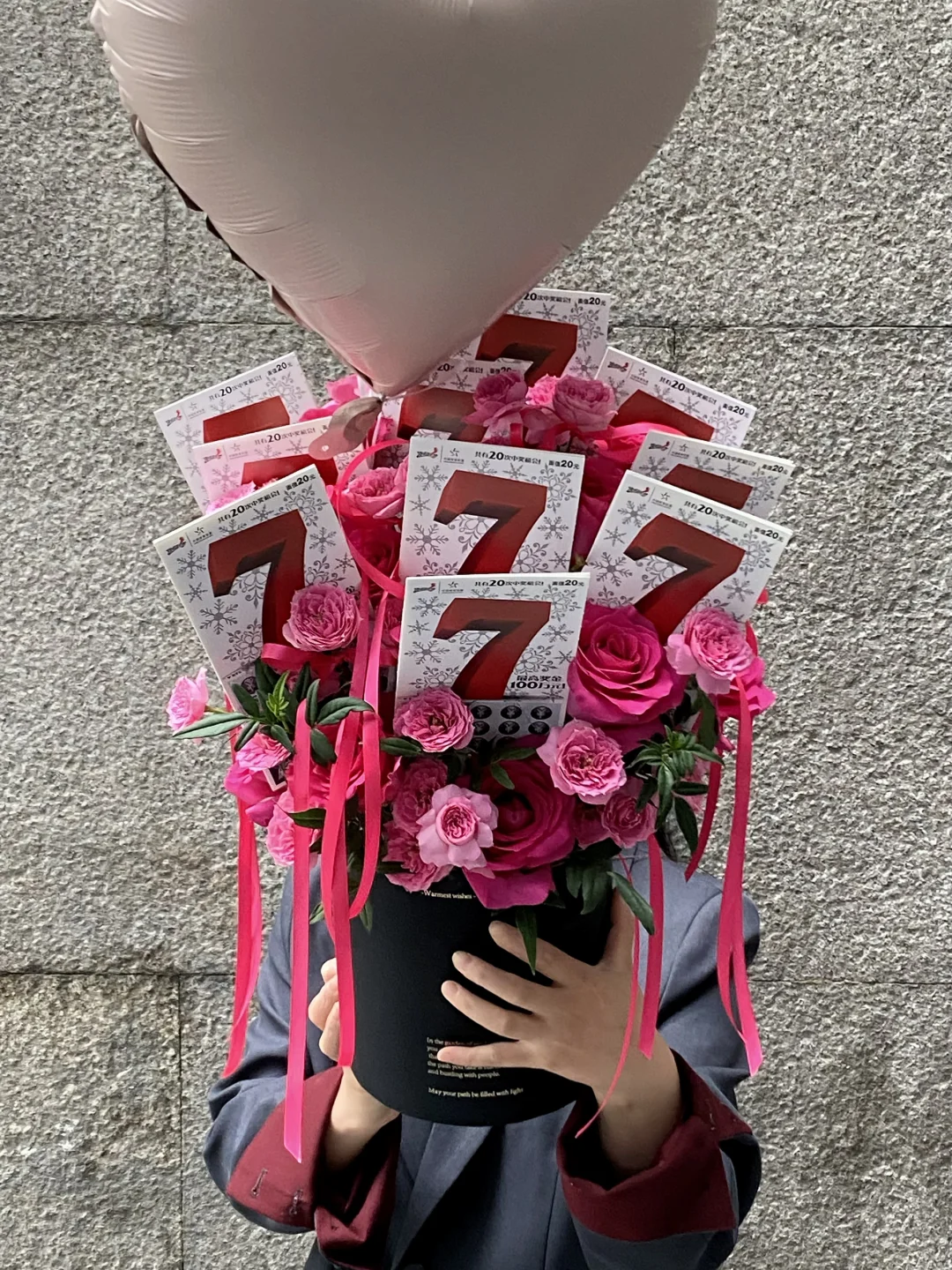 弗洛伊德刮刮乐抱抱桶｜红七刮刮乐彩票花束