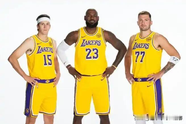 湖人真的连脸都不要了，这样都能输球
今天湖人被太阳绝杀遭遇3连败
太阳没有布克，