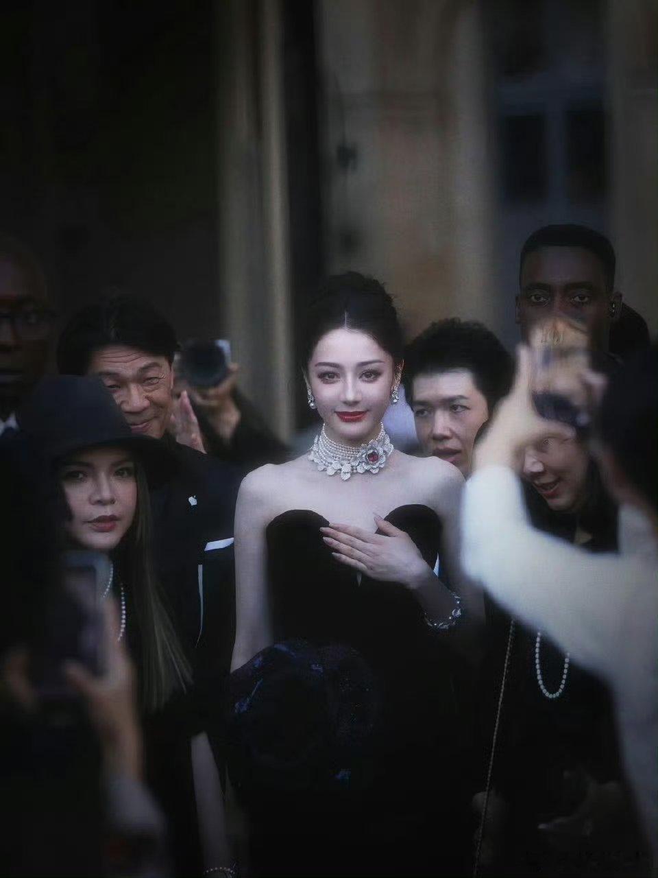 迪丽热巴每次都能轻松美出nextlevel……世界名画 ​​​