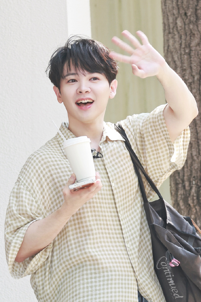 #尤长靖元气# 尤长靖今日的路透，大包虽大，但他的元气更大，这样的他怎能不让人喜