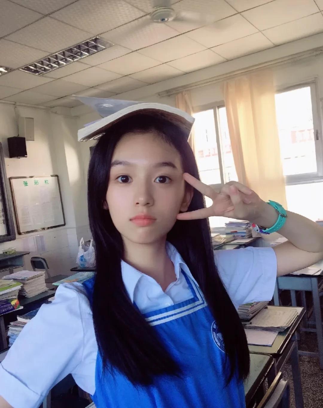 大量收周也魏莱小卡
周也
