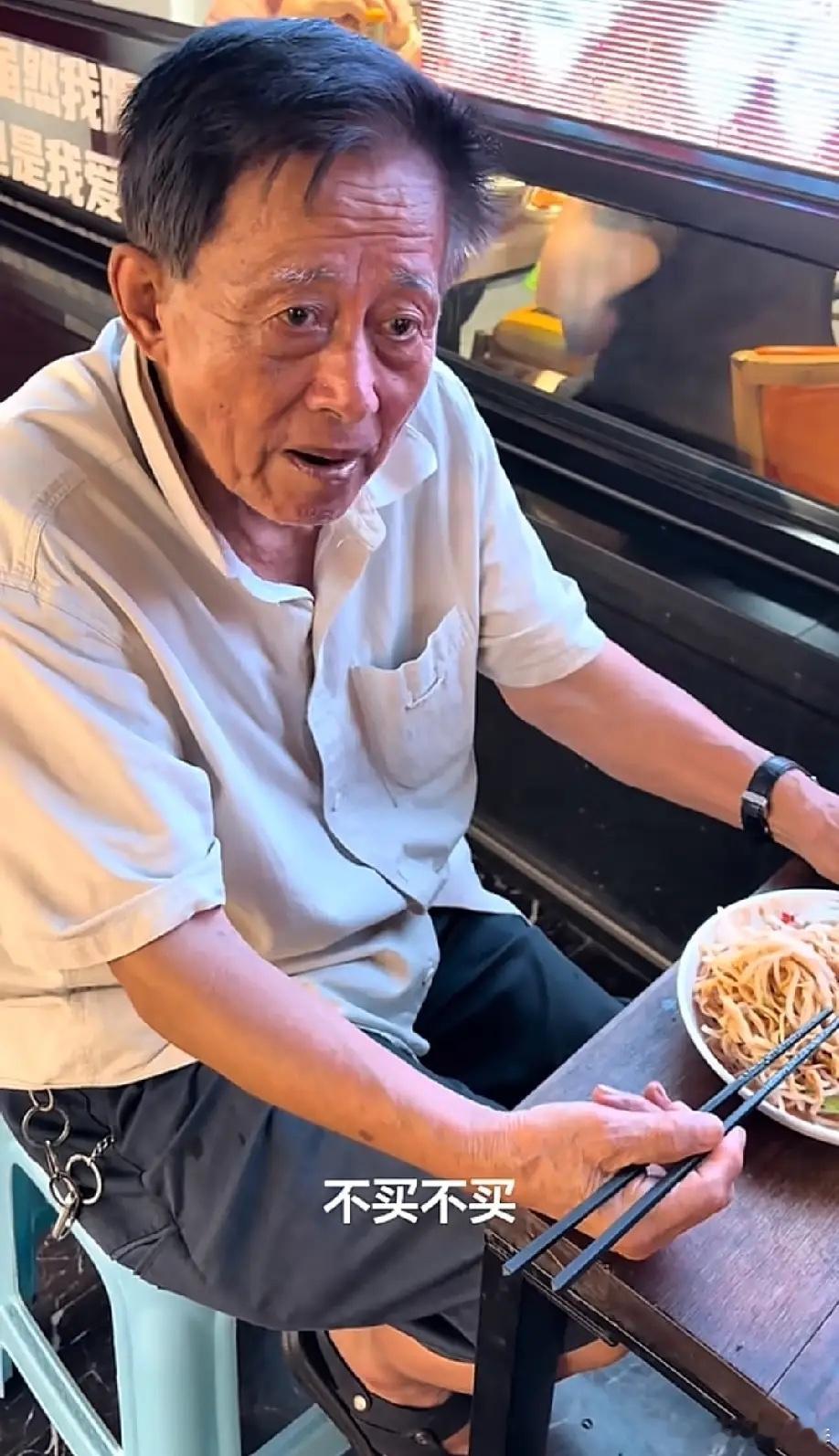 上海爷叔被科技股的下跌吓怕了。有人问他：“假如你的上海建工解套盈利了，你会买科技