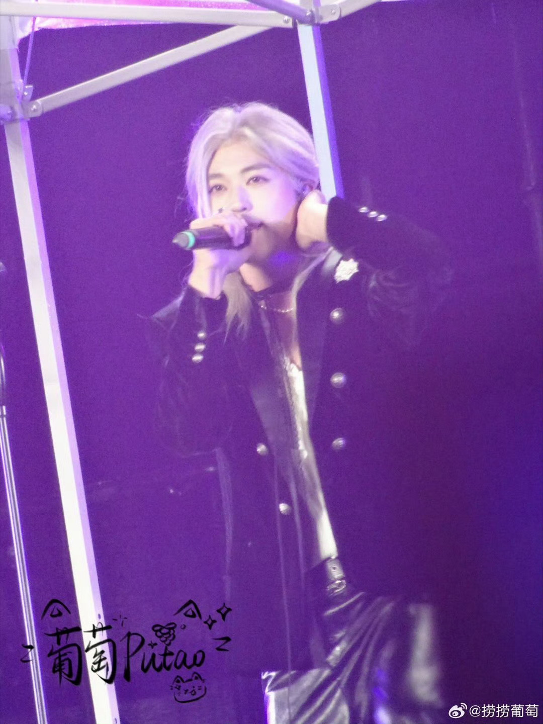 憨直男做起这种动作怎么浑然天成啊好离谱 ​​​