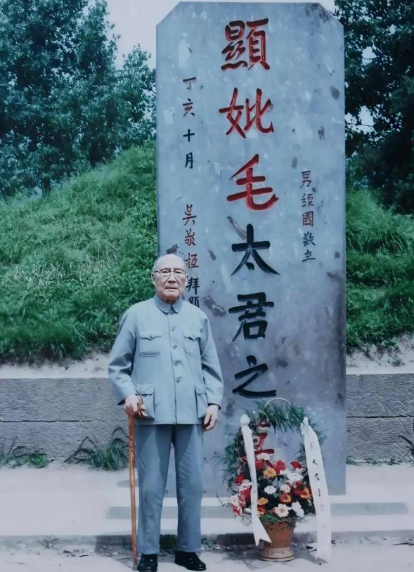 1987年，89岁副国级给蒋介石原配扫墓，被当众质问，他只回了一句话，就让所有人