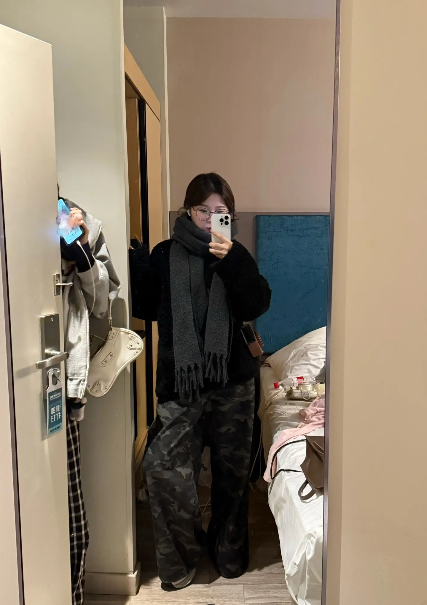我的性格就像一朵花  不开心就枯萎。
