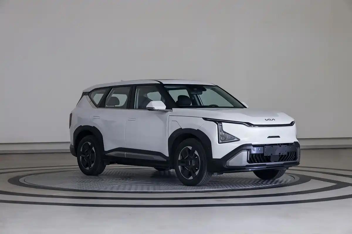 【悦达起亚EV5纯电车型 登陆工信部】
估计明年上市，内饰换新，车机换新，座椅换