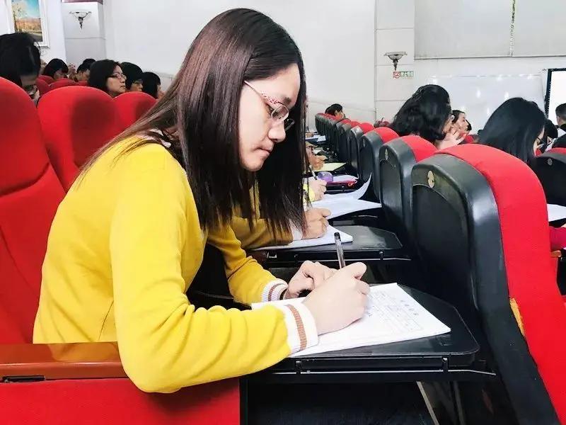 泪目！临沂大叔资助女孩4年，落魄时一句爸爸暖哭全网
 
山东临沂45岁的王建军，