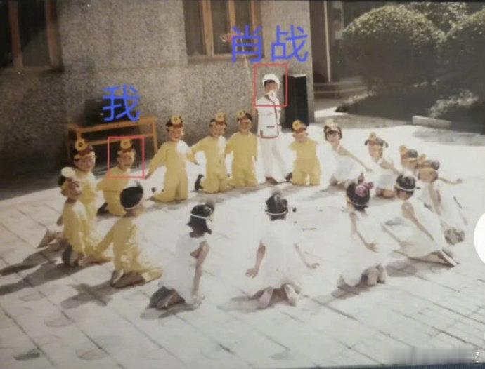 肖战幼儿园时期的照片肖战从幼儿园就比同龄人高 没见过的照片+1！网友分享幼儿园时