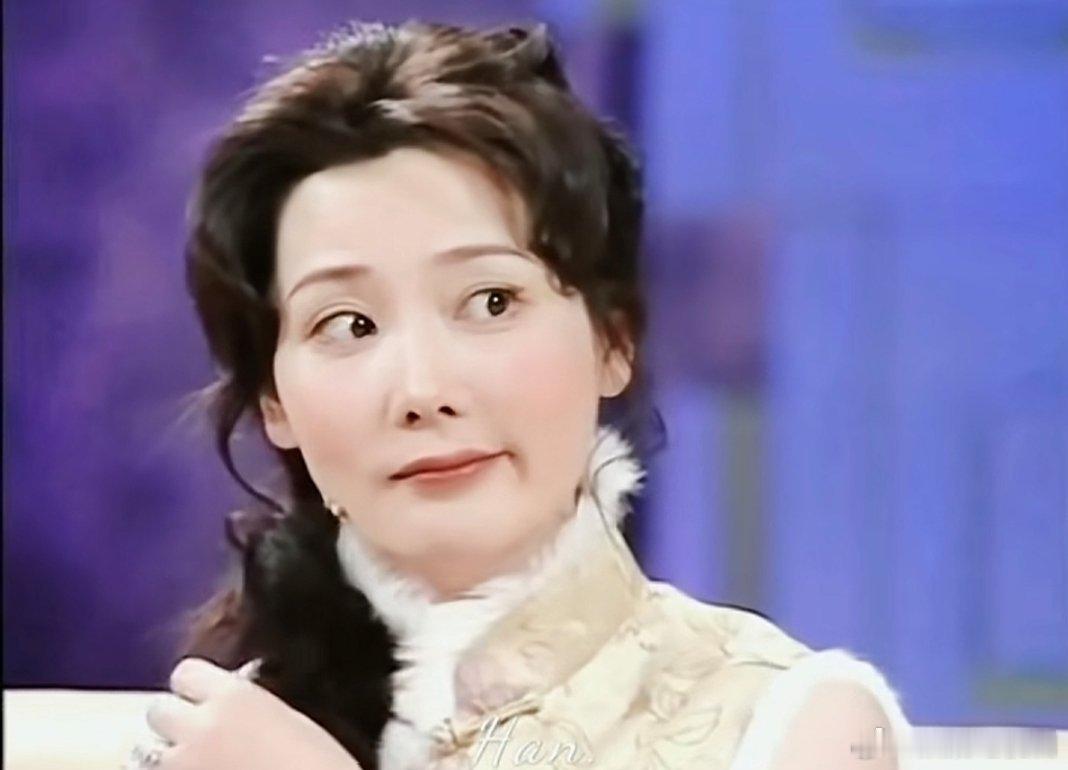 何赛飞 双洁党长成何赛飞这样还是有必要催生的 这种基因才值得生个孩子，姐姐一直都