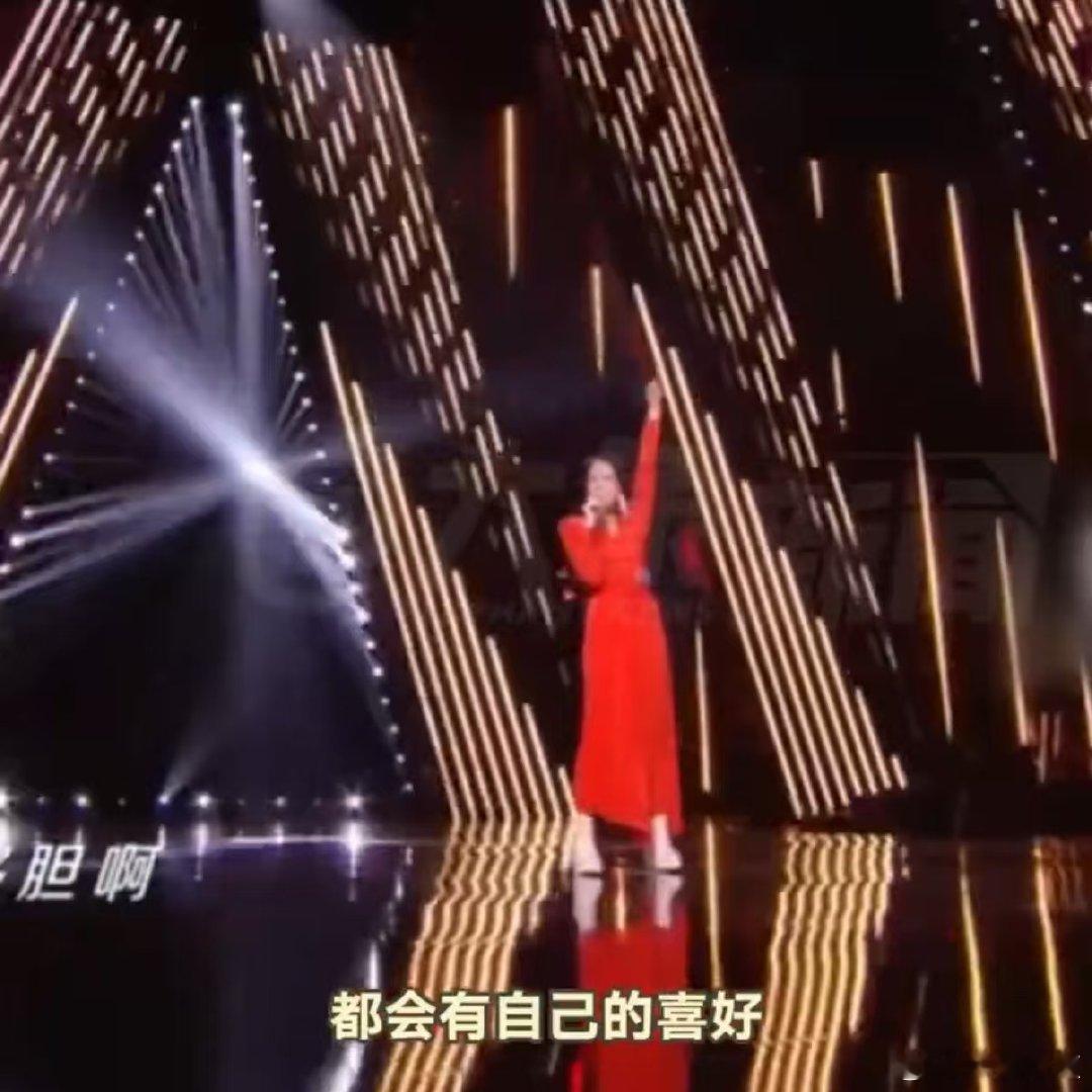 苗梦初回应尚雯婕华晨宇点评 声鸣远扬 苗梦初从容不迫回应点评，尊重每个人的审美差