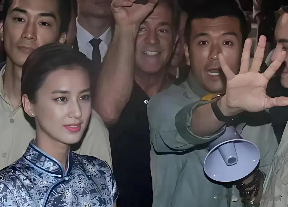 黄圣依那时候真的把杨子当成了主心骨，杨子也真的为了黄圣依可以大量投入。
黄圣依虽