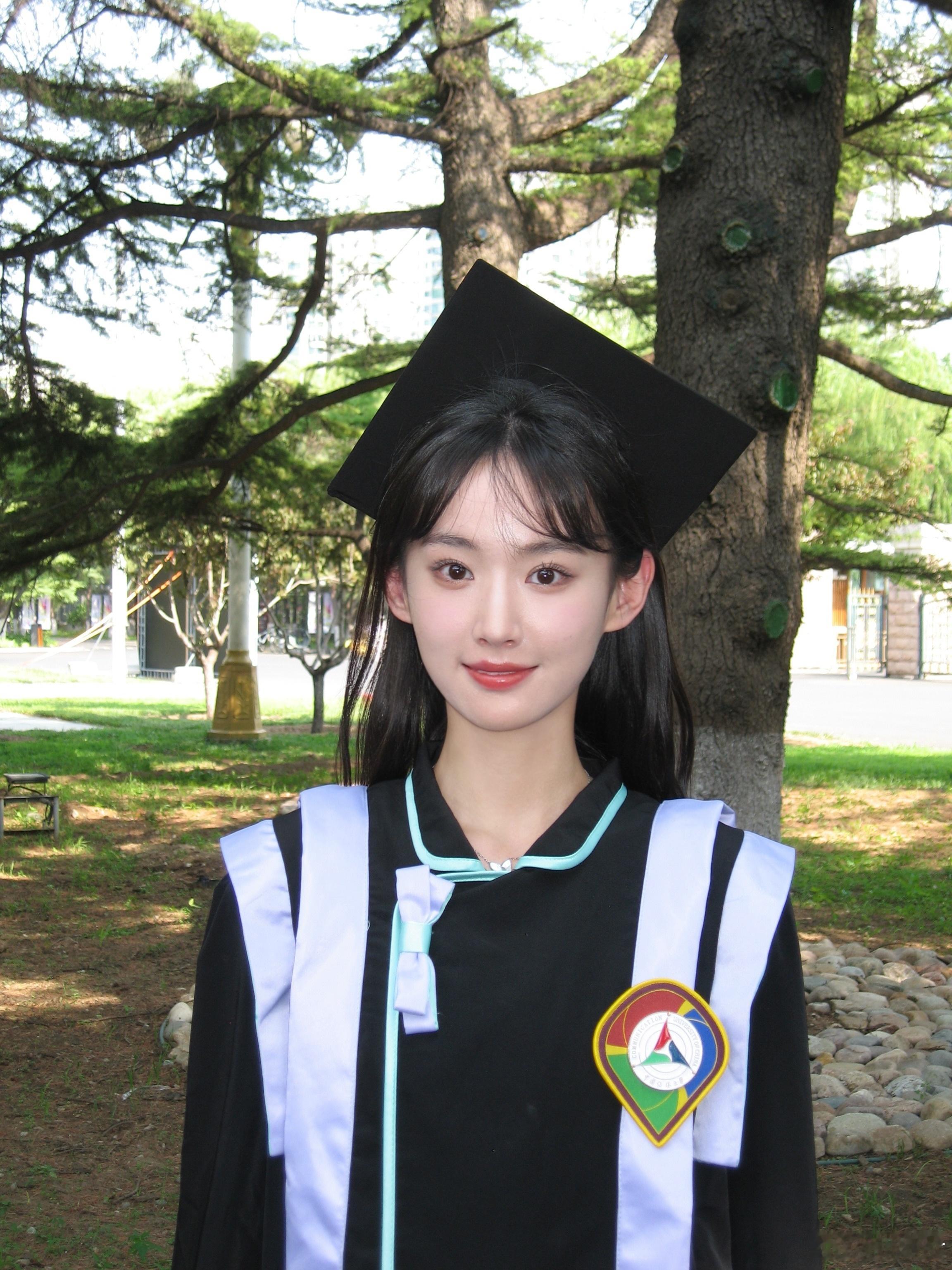 毕业快乐🎓 那就比个耶吧✌️比耶季高能量一夏中国传媒大学 ​​​