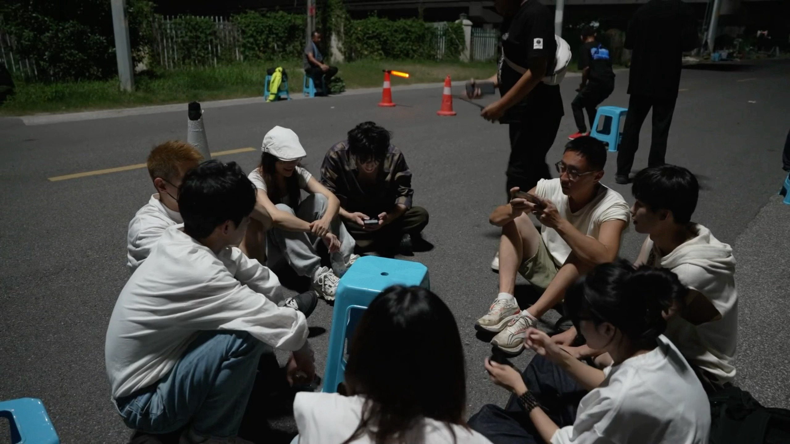 “宝贝～为什么不跟他换个位置！”“你俩刚不是挺开心的吗”“求我”“求你”“打疼我