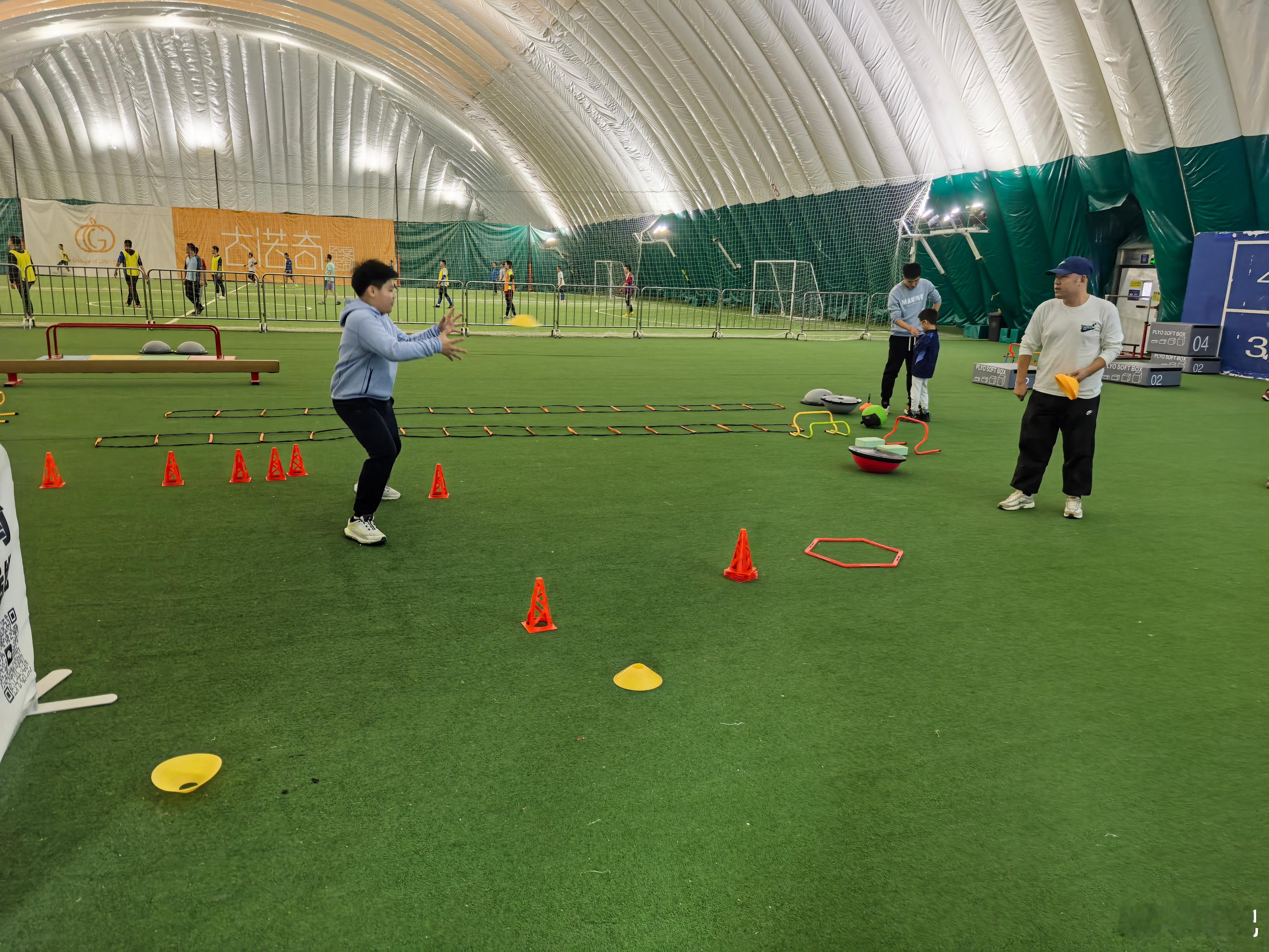 带姑娘儿子做体能测试，学习累运动少是孩子们面临的共同问题，我得解决了。 