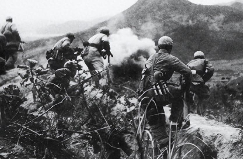 1951年，一位饿了数天的志愿军连长趁着夜色率部爬上 美军 高地，谁知上面竟连一