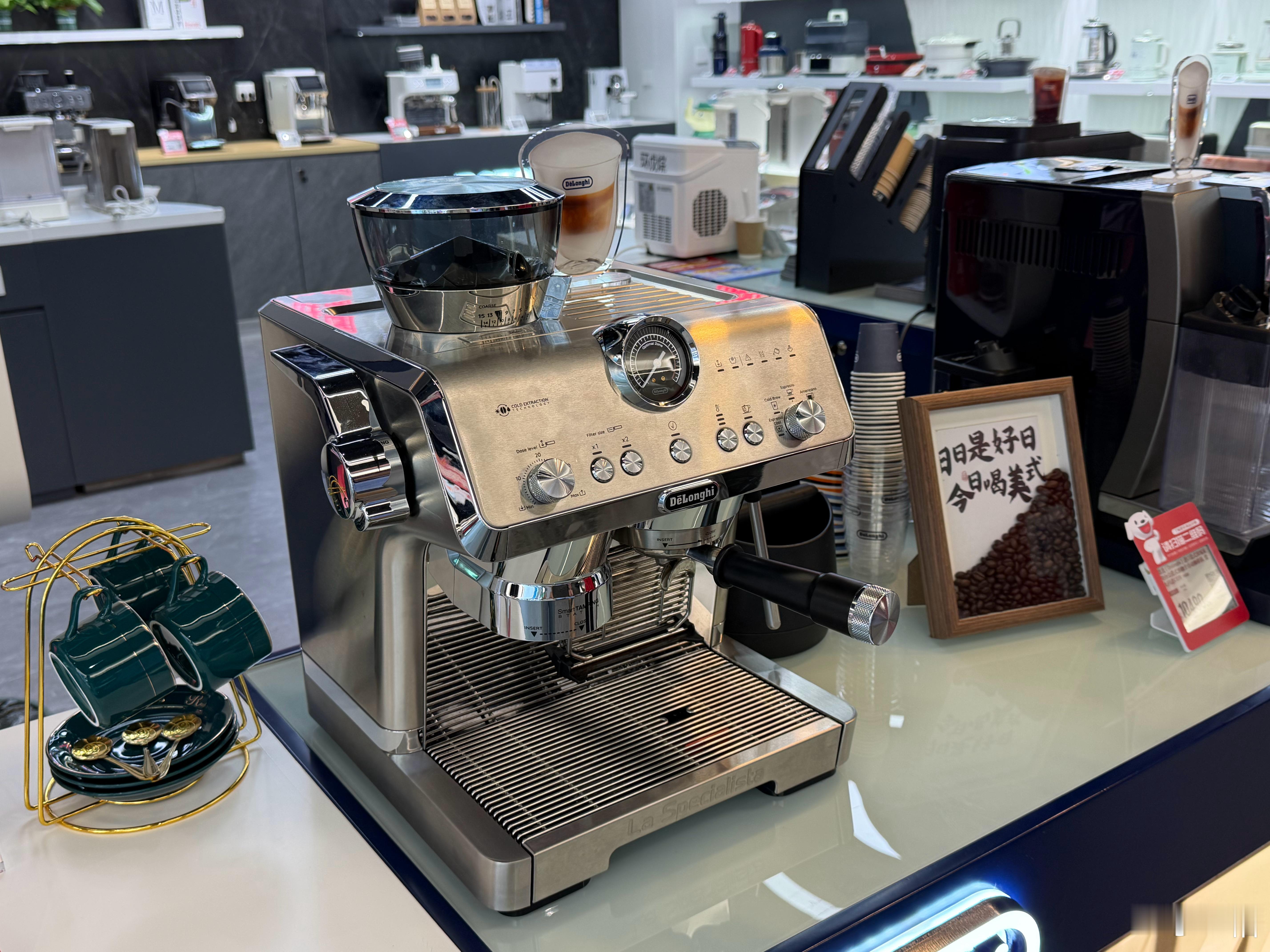 线下生意确实太难做了[笑cry]去京东 Mall 被推荐了个咖啡机，标价七千多，