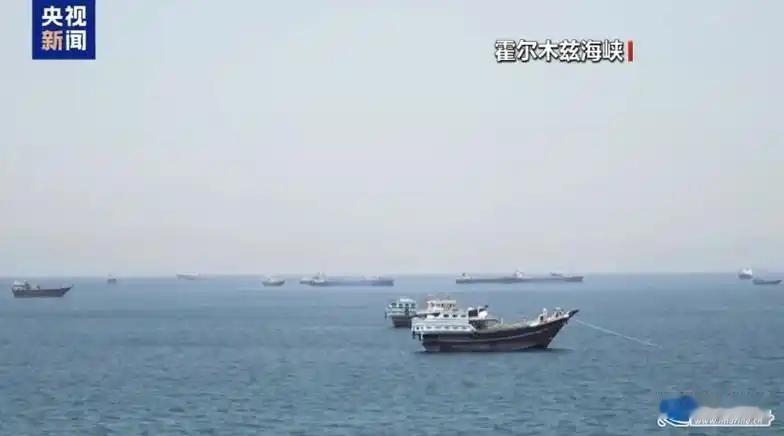 根据路透社8月6日援引伊朗官员的表态，伊朗或对途经霍尔木兹海峡的国际船只，征收货