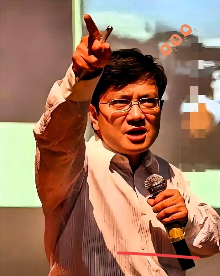 郑强教授，再次发出“王炸”言论，直接点破全民追AI的最大隐患！
全民扎堆搞人工智