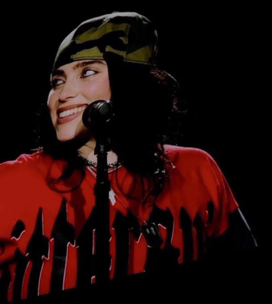 在都柏林演唱会上，Billie Eilish 认祖归宗说自己有爱尔兰血统，并表示