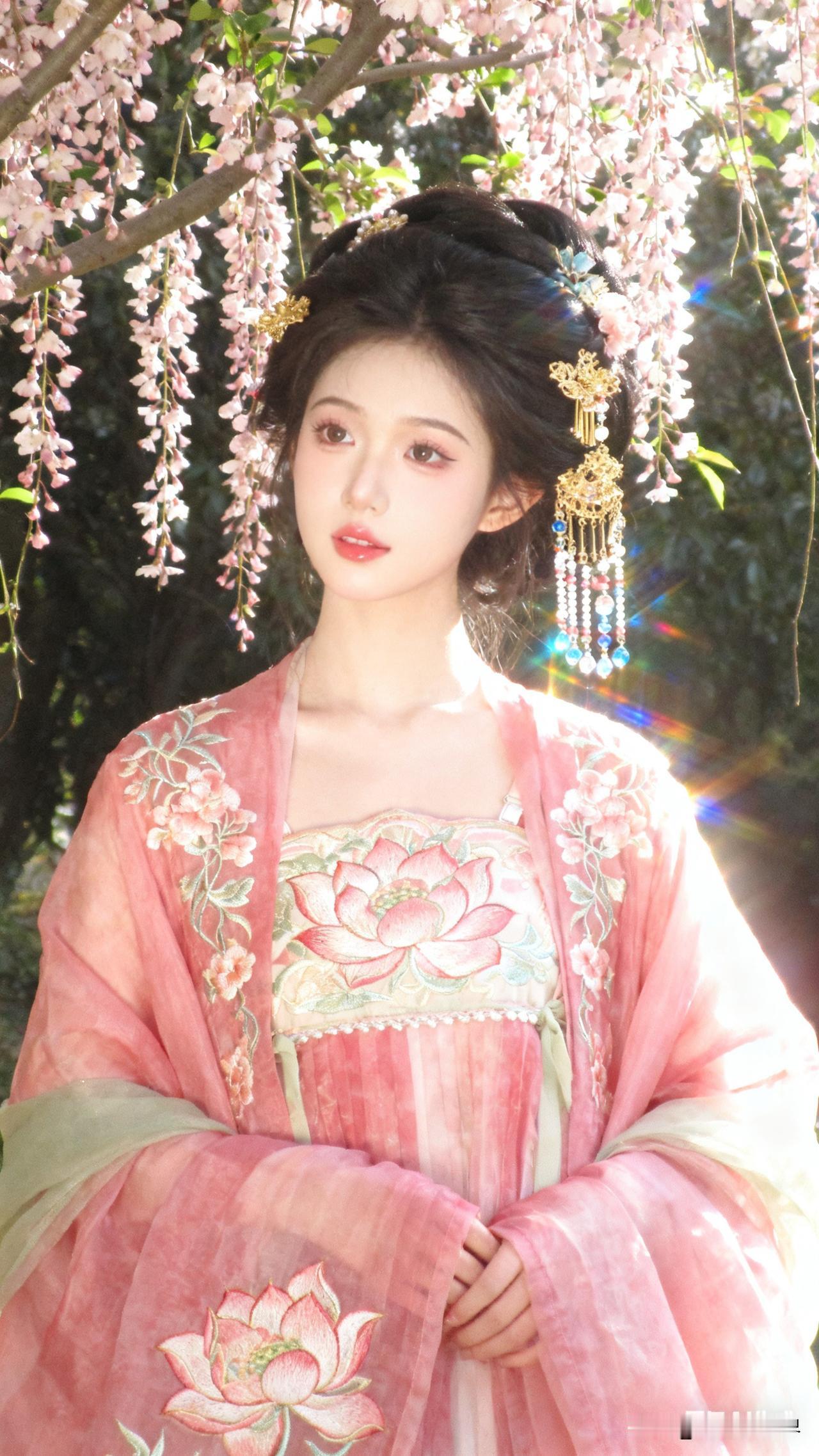 粉嫩少女风，樱花树下，唯美古装，梦幻仙境樱花古风照 粉衣樱花大片 樱花少女风