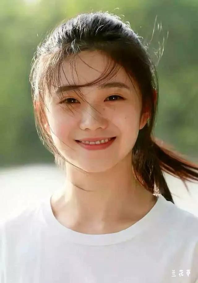 演员刘浩存，美丽的，青春的。