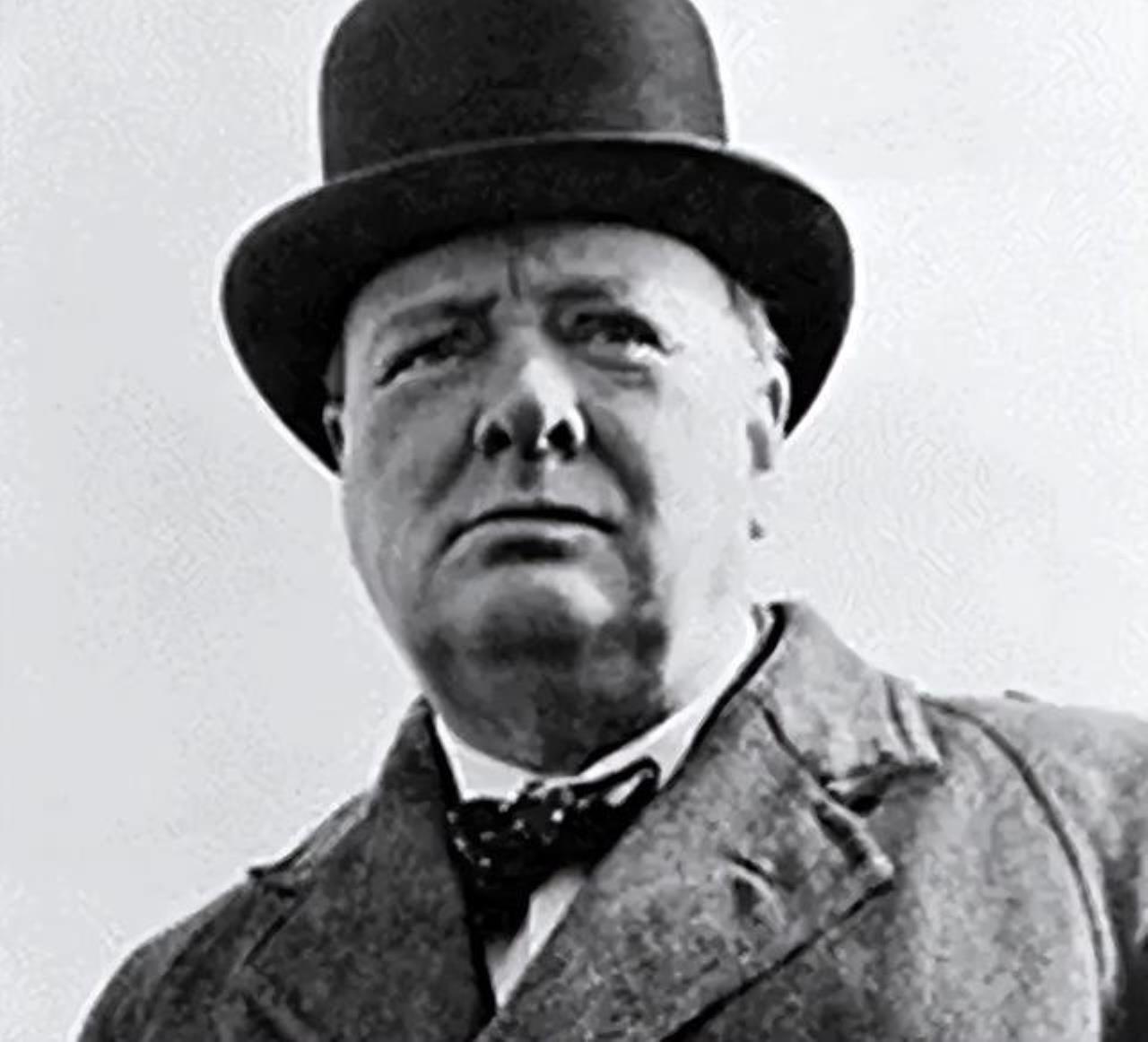 为什么总说丘吉尔毁掉了英国？因为当时的大英其实还有不少路可以走，靠着四百年的积累