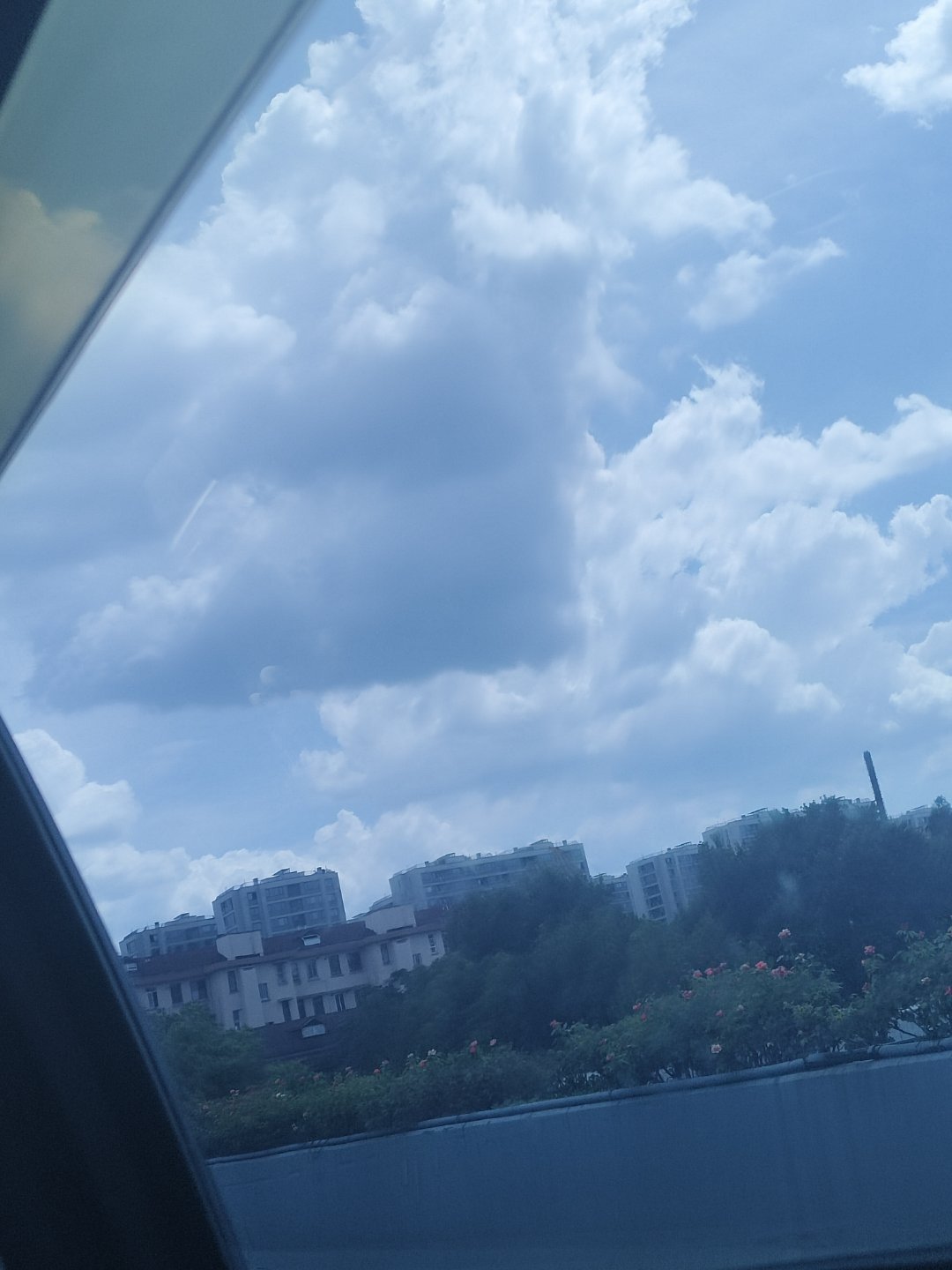 今天的云在想什么呢 