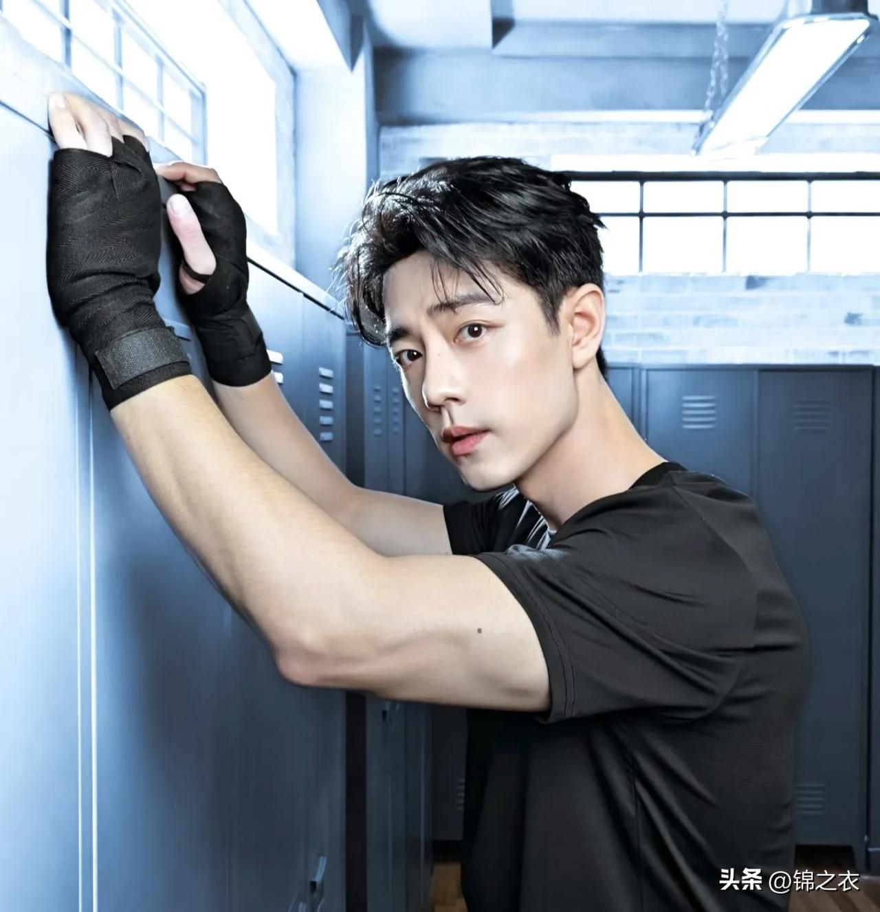 现实中你随便提问在那一大堆所谓的顶流，会有一堆不混饭圈的说哦，这是谁不认识。稍微