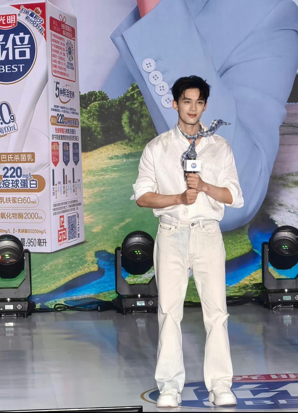 吴磊今日活动纯原相机生图帅成啥了..好干净的帅 