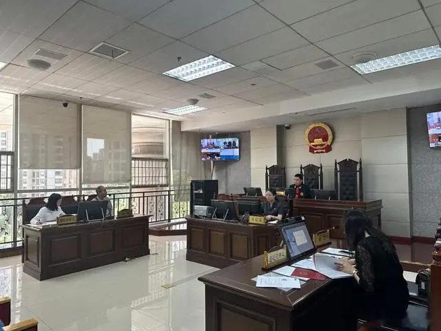 【 大爷向女友转141万分手后要求返还 】 大爷签赠与协议送女友70万分手索还 