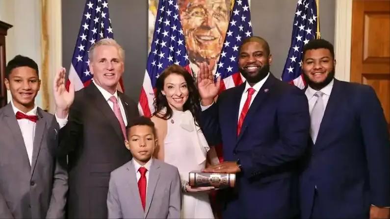 美国能逃出衰落的历史结局吗？说白了美国这种情况，除非再出一个罗斯福，不然注定玩完