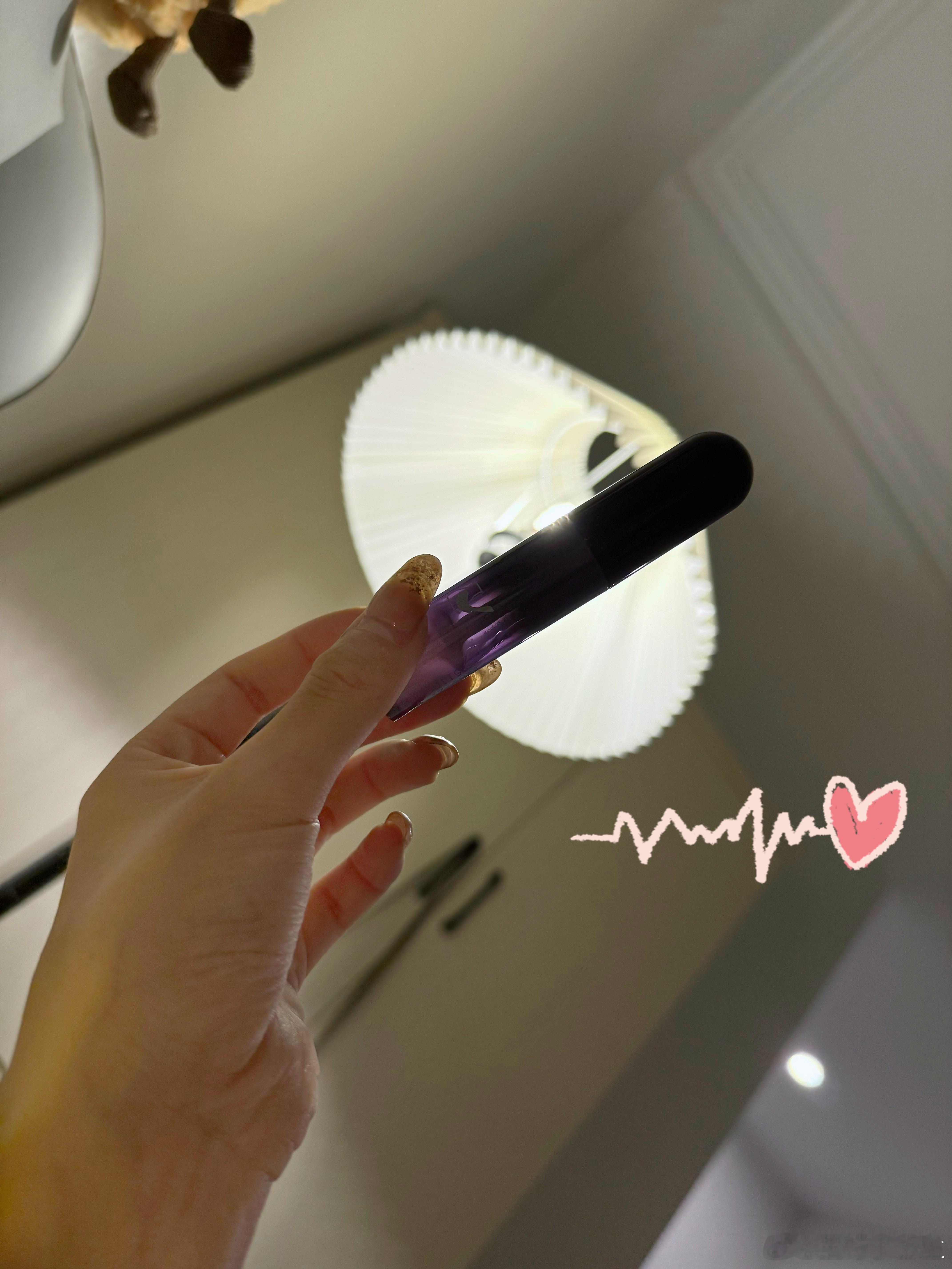 这期是唇膏碎碎念-不是广告不看可以划走（缺点涂的太多糊糊的，吸收吧）今天嘴唇特别