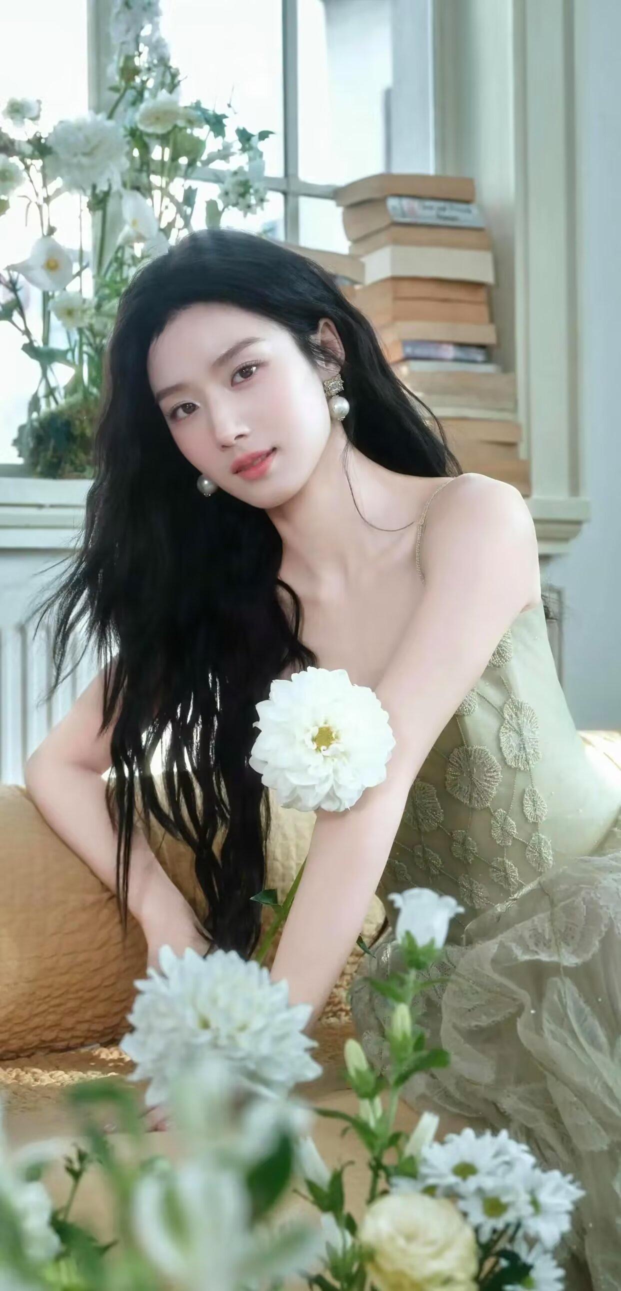 给自己一句话，你会说什么?生活的真谛，从来不在功成名就的喧嚣，而在于那些不经意间