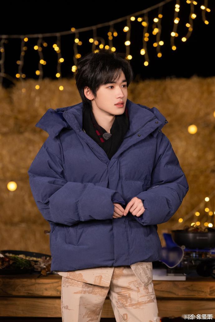 #严浩翔cue宋亚轩侧手翻# ​​​#严浩翔想看宋亚轩草原侧手翻# ​​​严浩翔