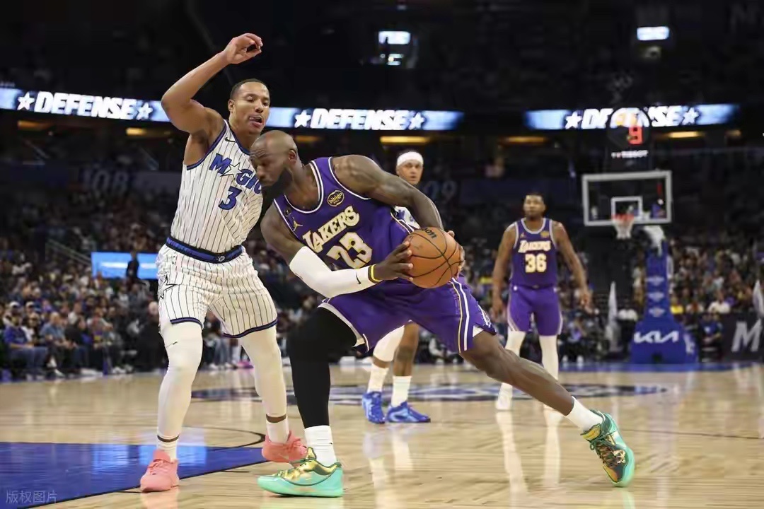 北京时间3月22日，NBA常规赛湖人客场105-104险胜魔术，豪取9连胜。勒布