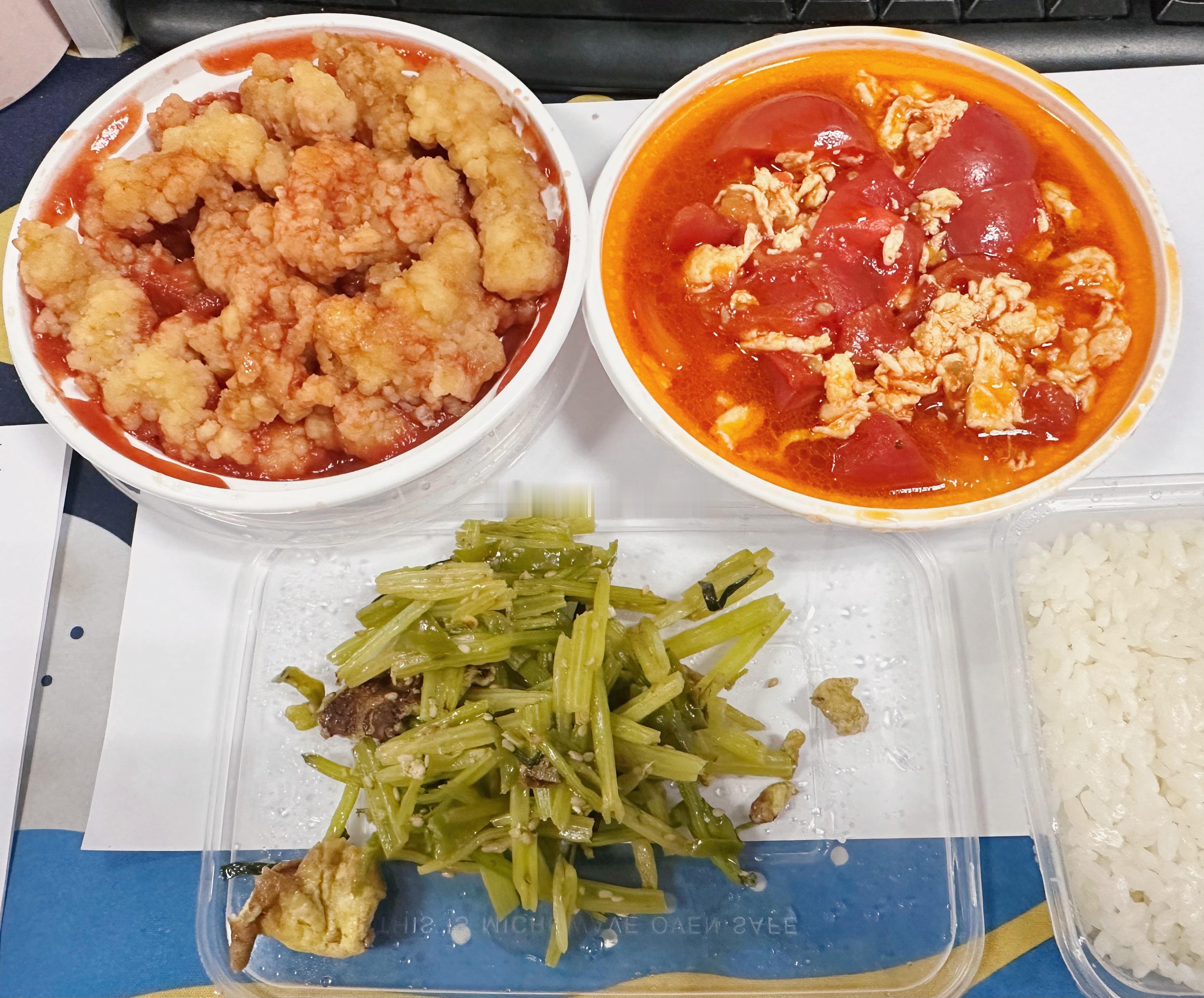 燃烧的陀螺仪  今天有同事给的辣椒炒芹菜，都是下饭菜 同事要拼奶茶，一个人都不喝
