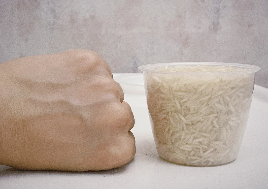 一拳头主食，这样量更准确