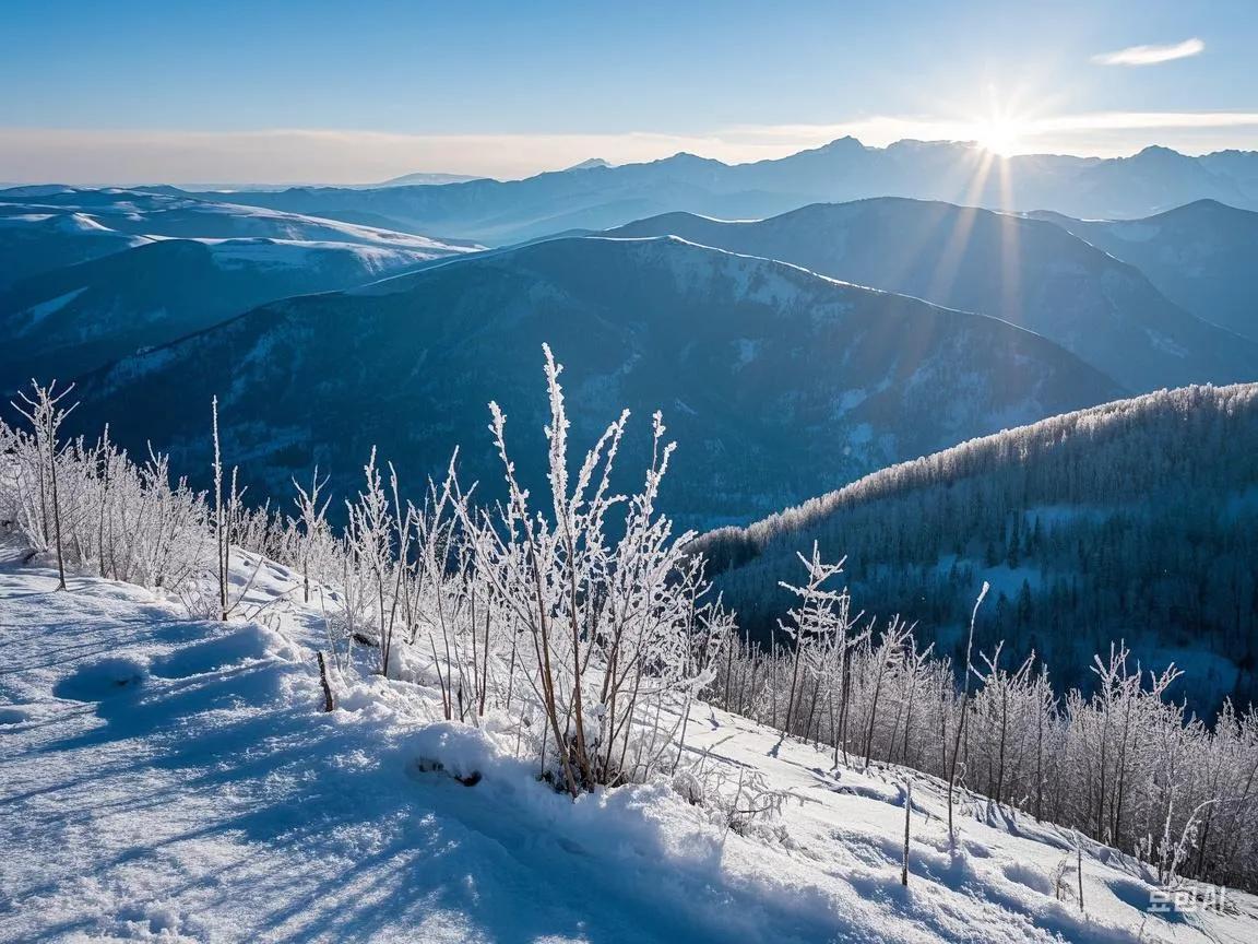 上联：塞北霜天雪色佳
下联：[火炬][火炬][火炬][火炬]