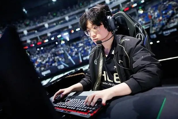 Zeus：二级被单杀确实很遗憾，选择卡蜜尔是认为能展现优异面貌